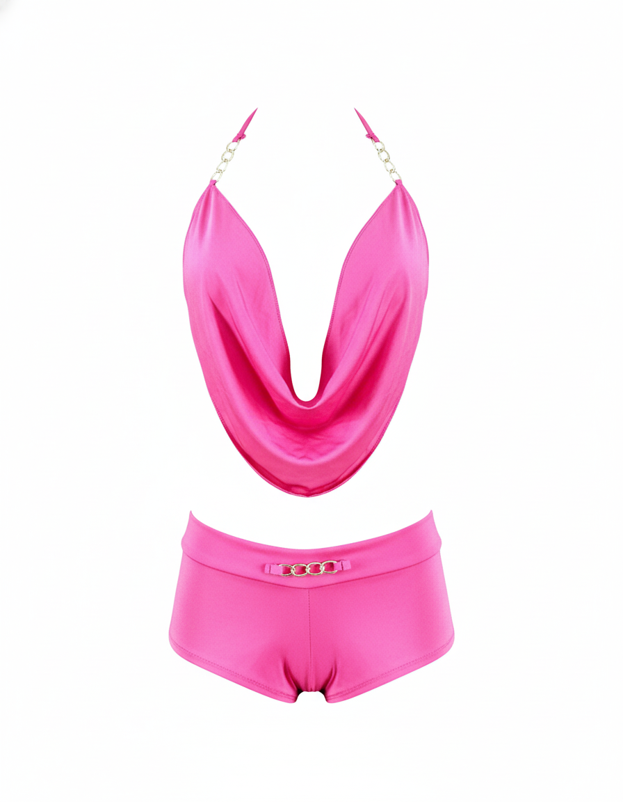 Conjunto short y blusa con escote drapeado que resalta tu sensualidad