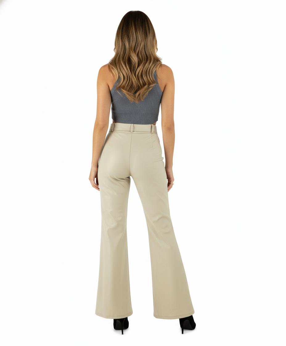 Pantalón acampanado con efecto vinilado que alarga tu silueta con estilo audaz