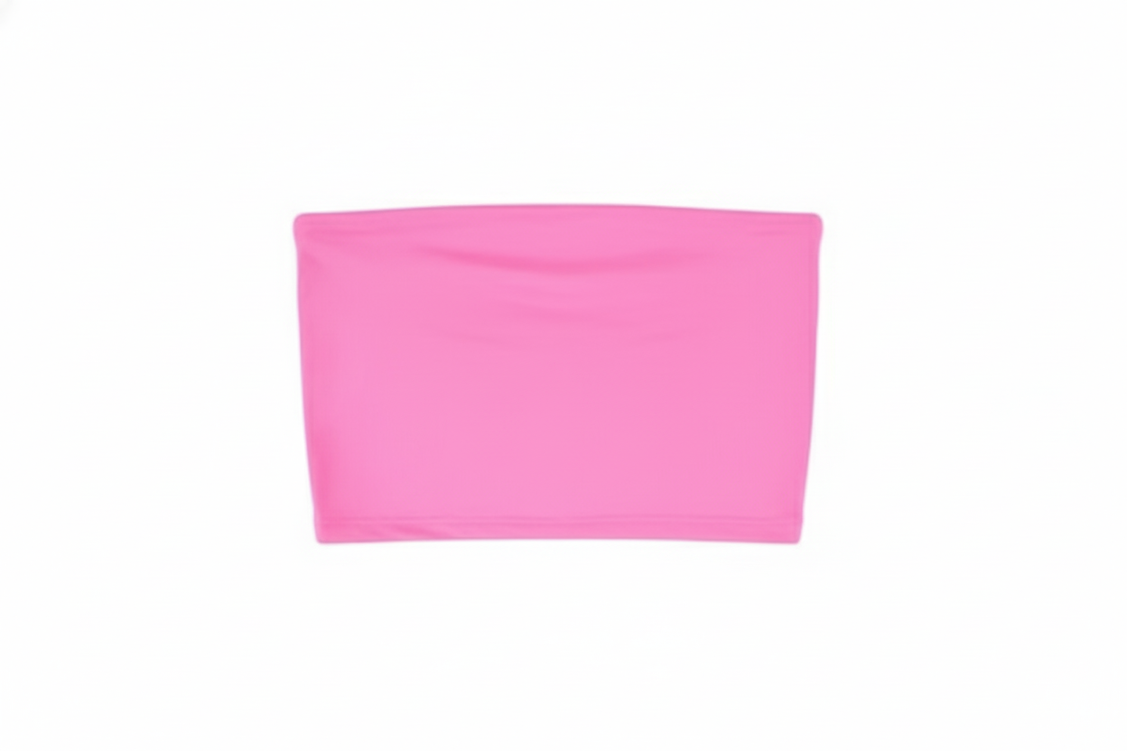 Crop top tipo tubo que resalta hombros con sensualidad minimalista