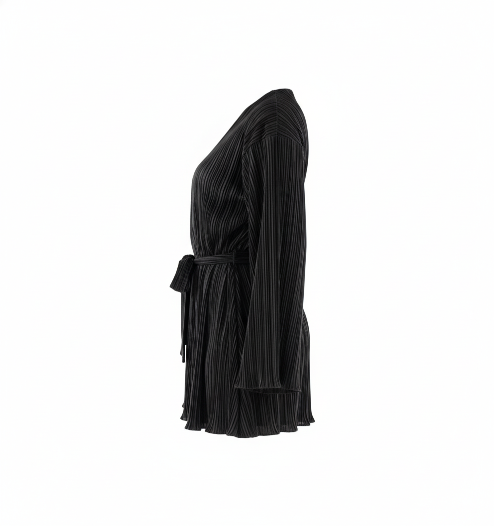 Vestido corto con caída fluida y cinturón que resalta tu silueta