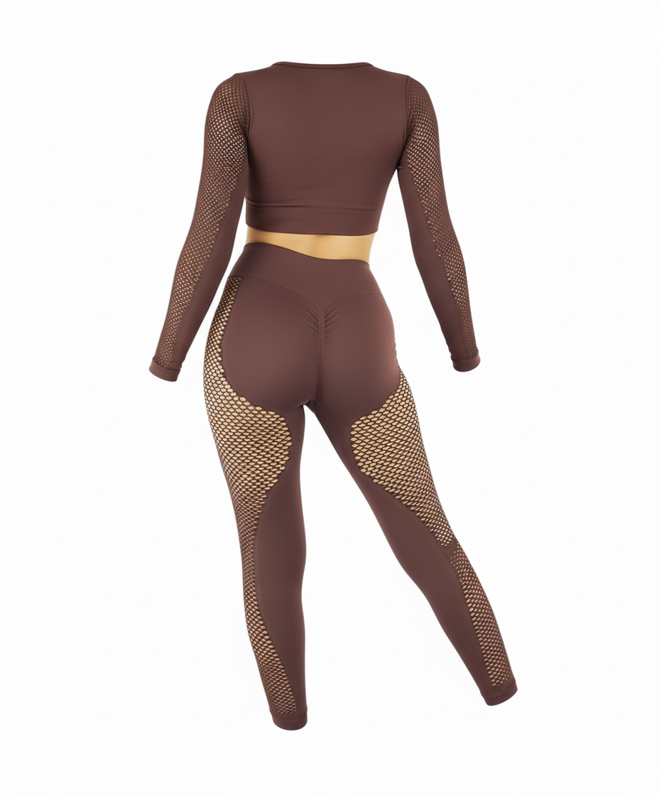 Conjunto deportivo con transparencias que moldea tu figura con estilo