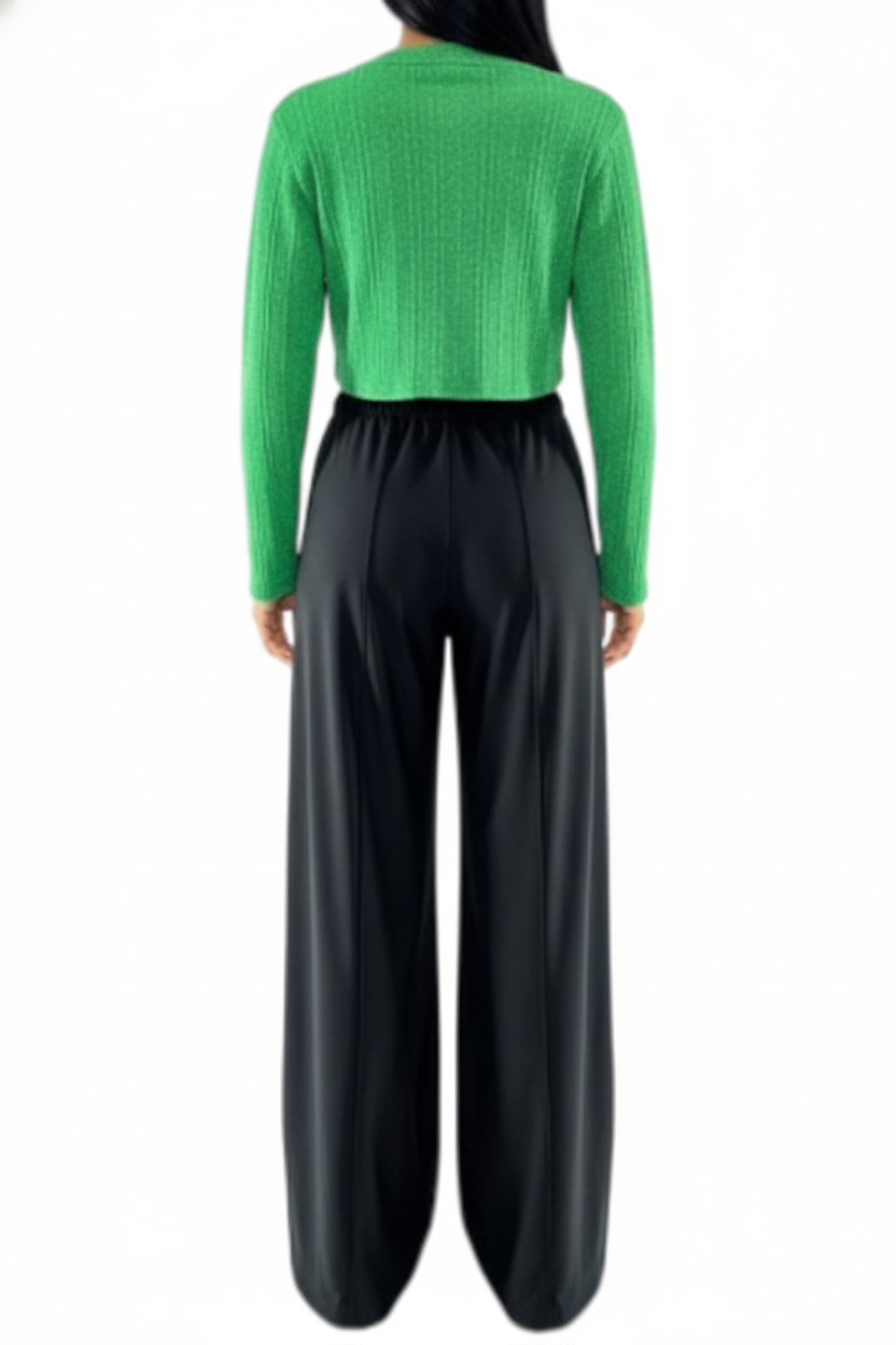 Conjunto acampanado de tres piezas con brillo sutil que estiliza tu silueta