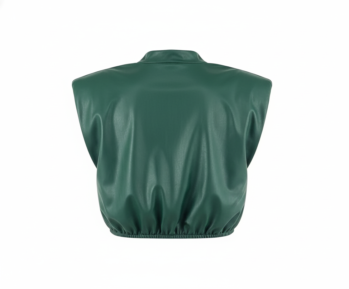 Crop top sin mangas con estructura vinipiel que impone estilo urbano