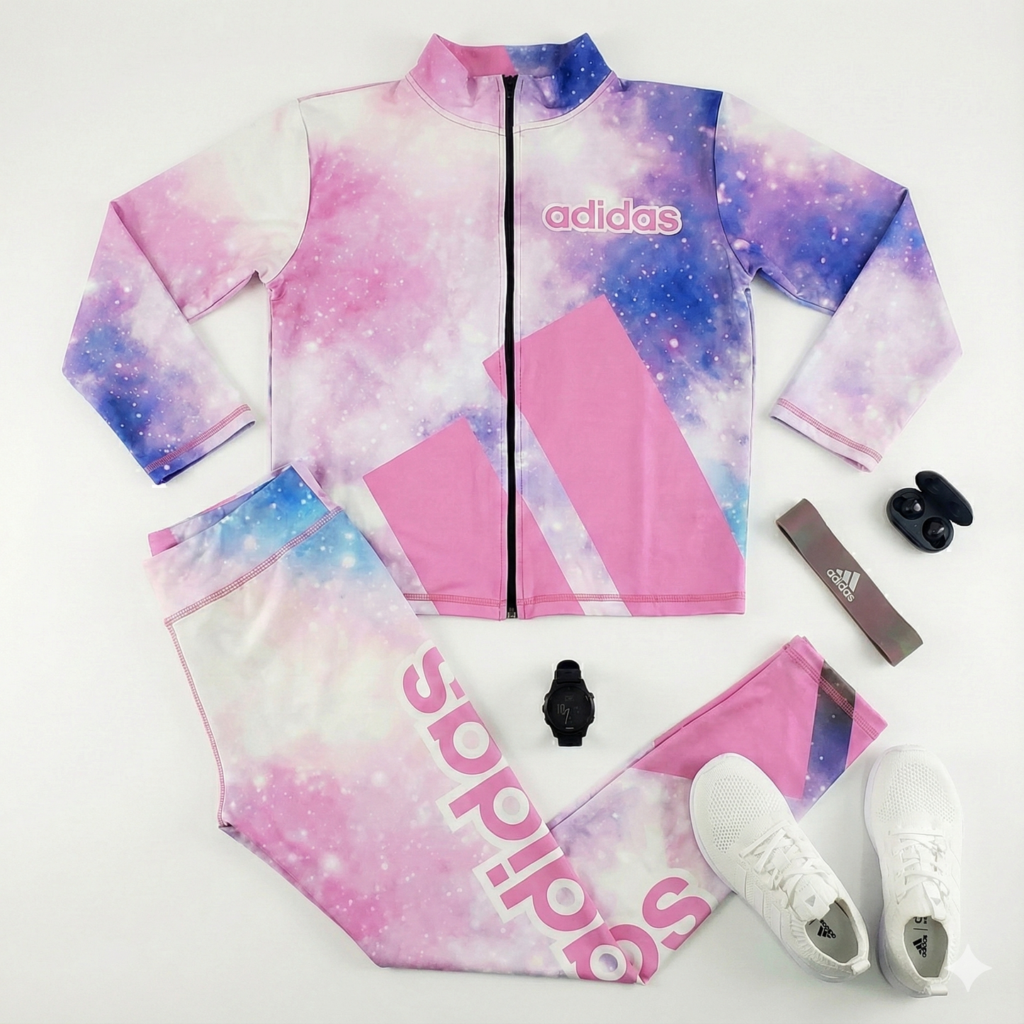 Conjunto deportivo curvy con cierre y estampado galáctico que resalta tu energía