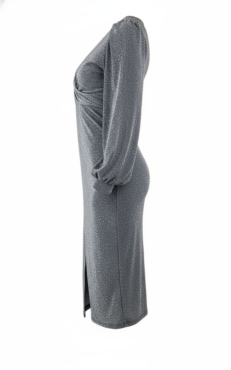 Vestido largo con escote en V que ilumina tu presencia con elegancia metálica