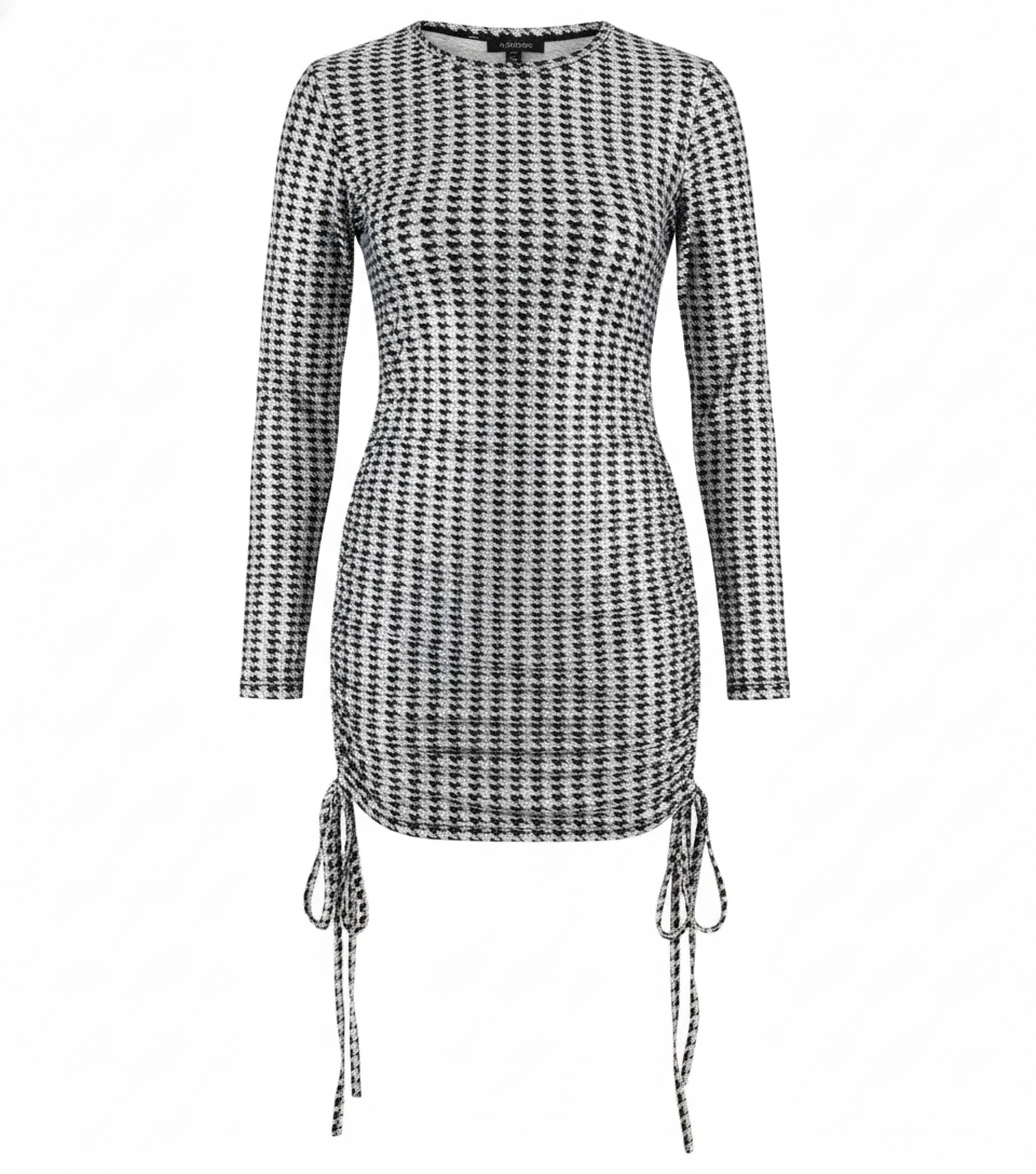 Minivestido con jaretas laterales que define tu silueta con estilo urbano