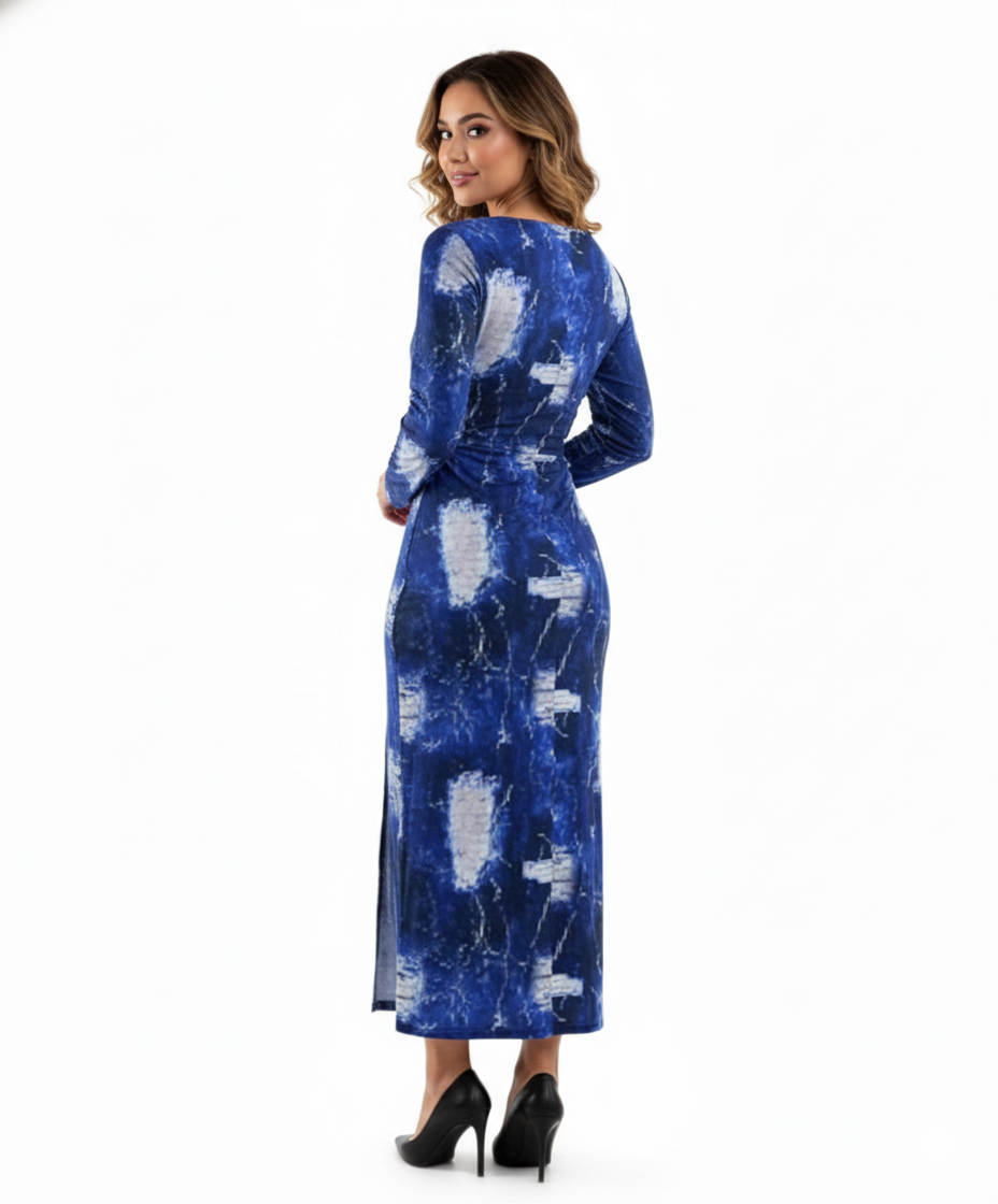 Vestido Chanel con aberturas estratégicas y efecto rasgado que moldea con audacia