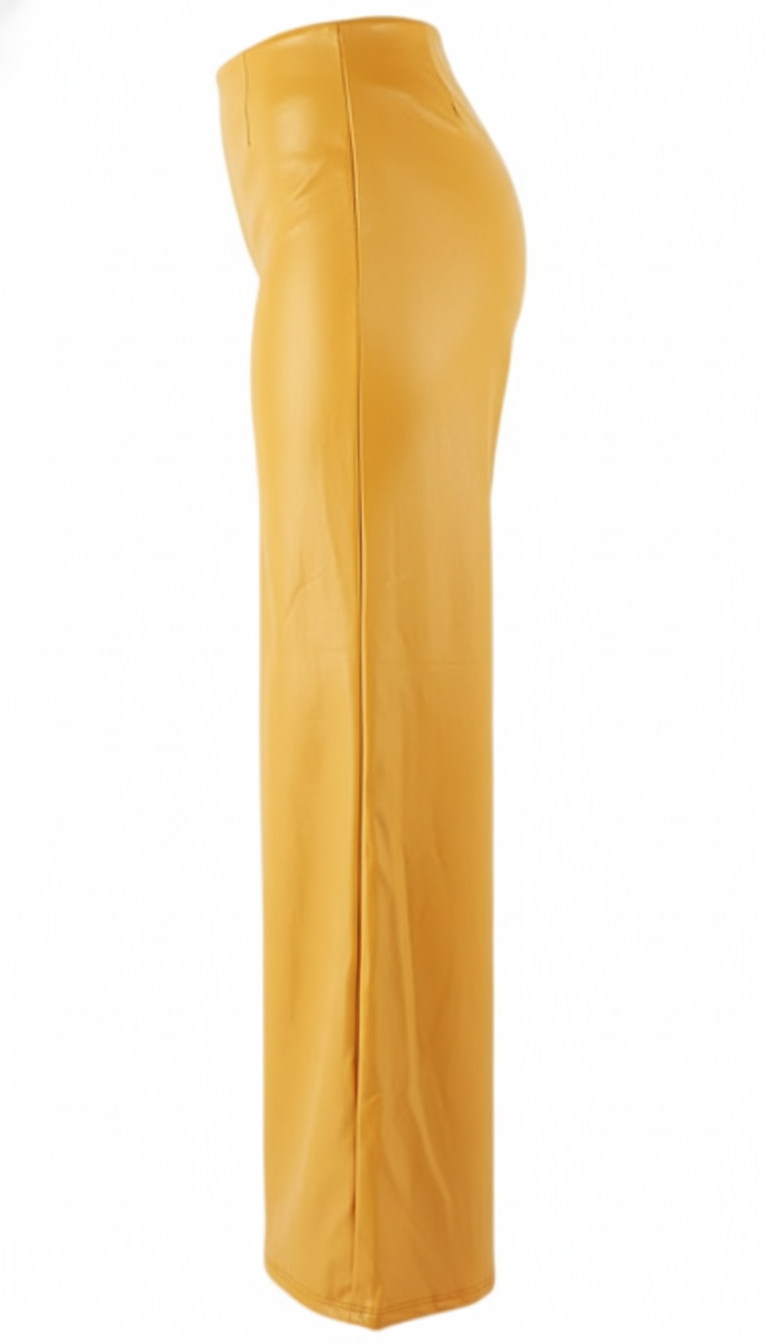 Pantalón acampanado con efecto vinilado que alarga tu silueta con estilo audaz