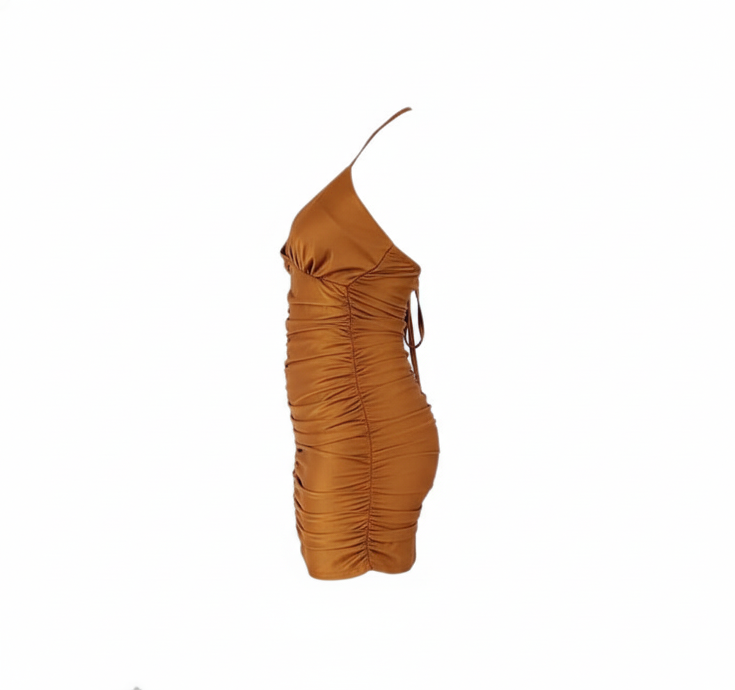 Minivestido fruncido con escote que realza tus curvas con sensualidad sutil