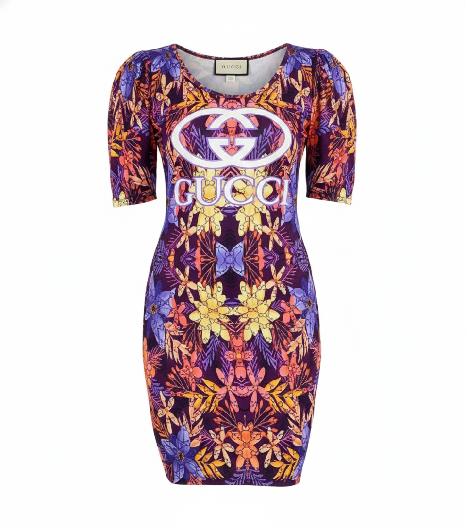 Vestido corte Chanel con estampado floral que acentúa tus curvas