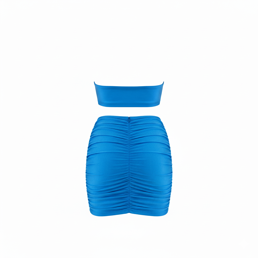 Conjunto falda corta y top cruzado que realza tu silueta con frescura moderna