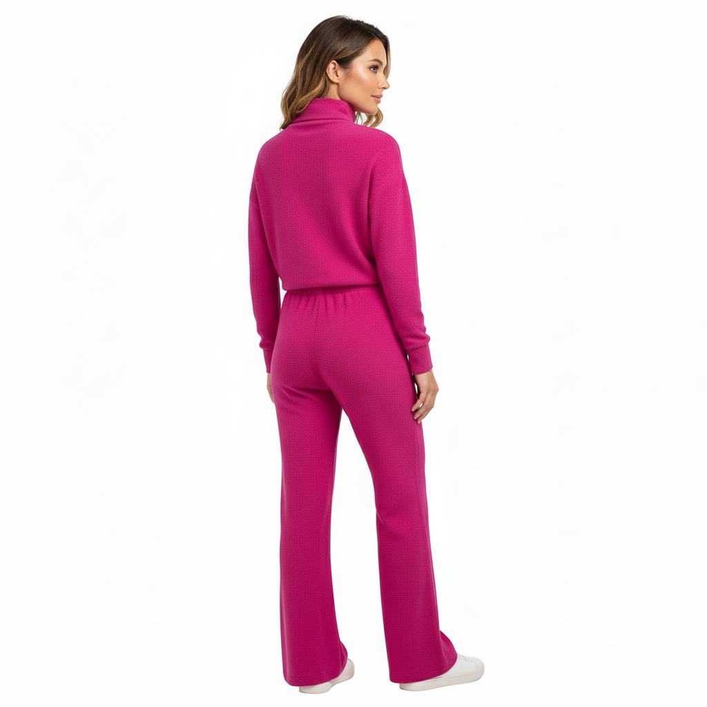 Conjunto cómodo con cuello tortuga que estiliza con textura sutil y corte relajado