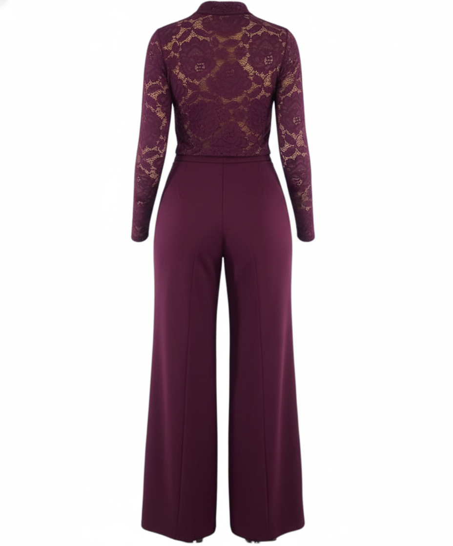 Conjunto pantalón y blusa de encaje que estiliza con delicadeza estructurada