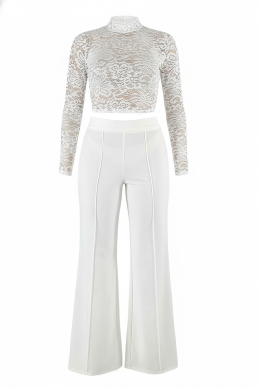 Conjunto pantalón y blusa de encaje que estiliza con delicadeza estructurada