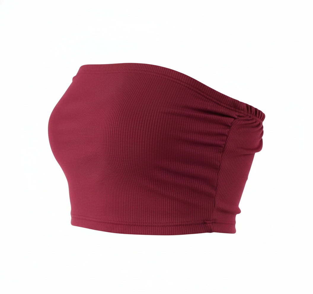 Crop top tipo tubo que resalta hombros con sensualidad minimalista