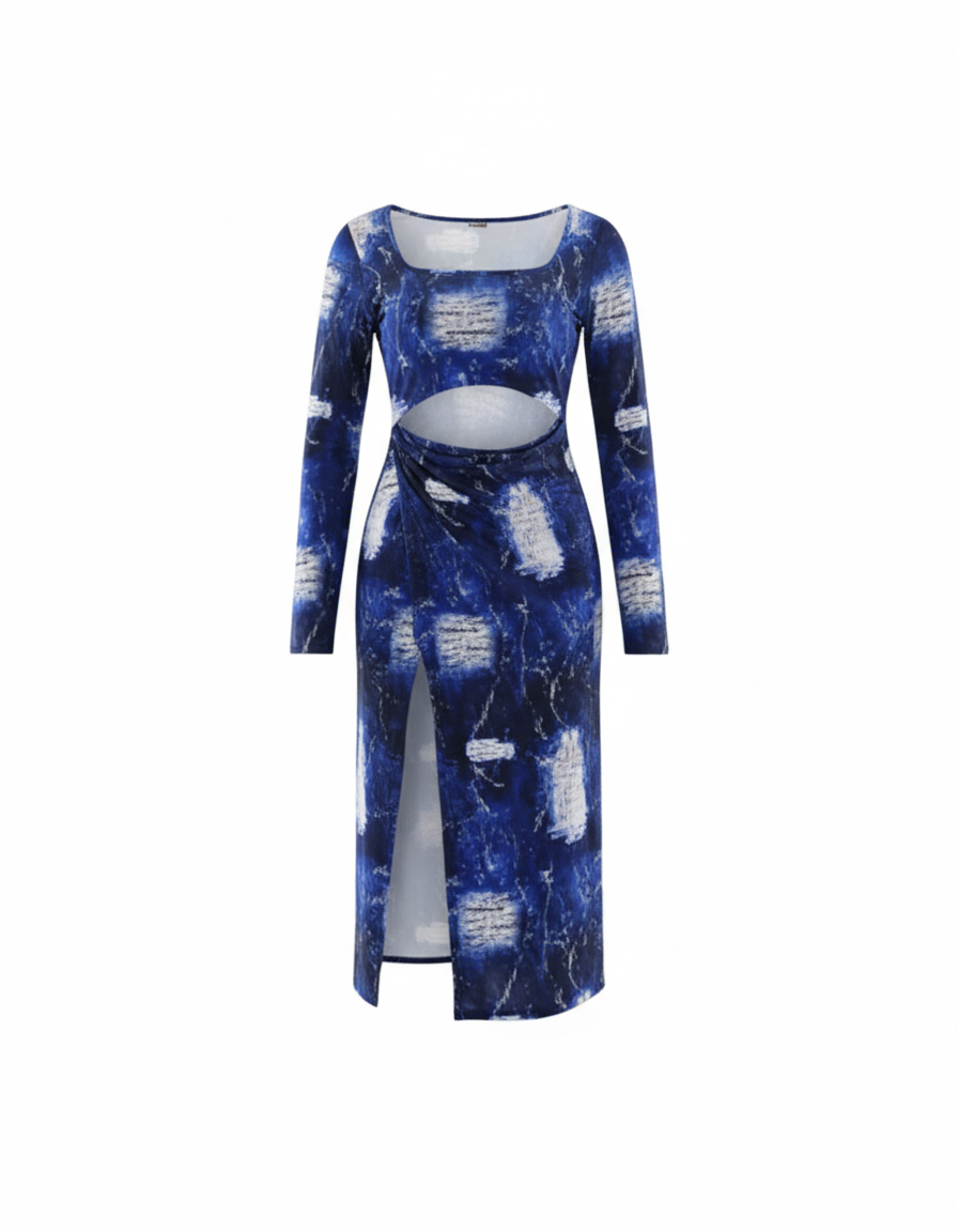 Vestido Chanel con aberturas estratégicas y efecto rasgado que moldea con audacia