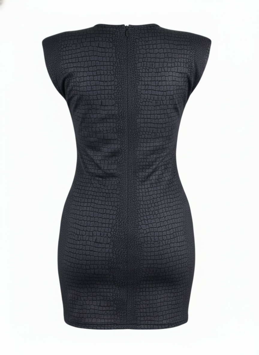 Minivestido con hombreras que potencia tu silueta con estilo atrevido y moderno