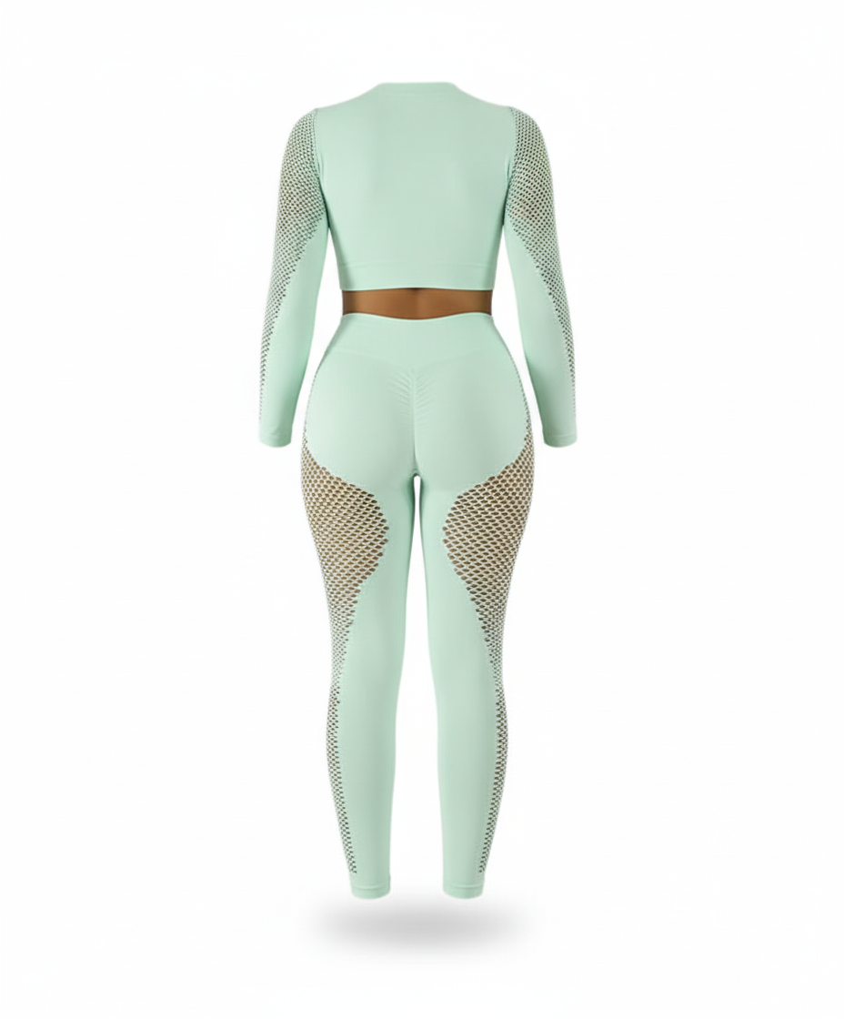 Conjunto deportivo con transparencias que moldea tu figura con estilo