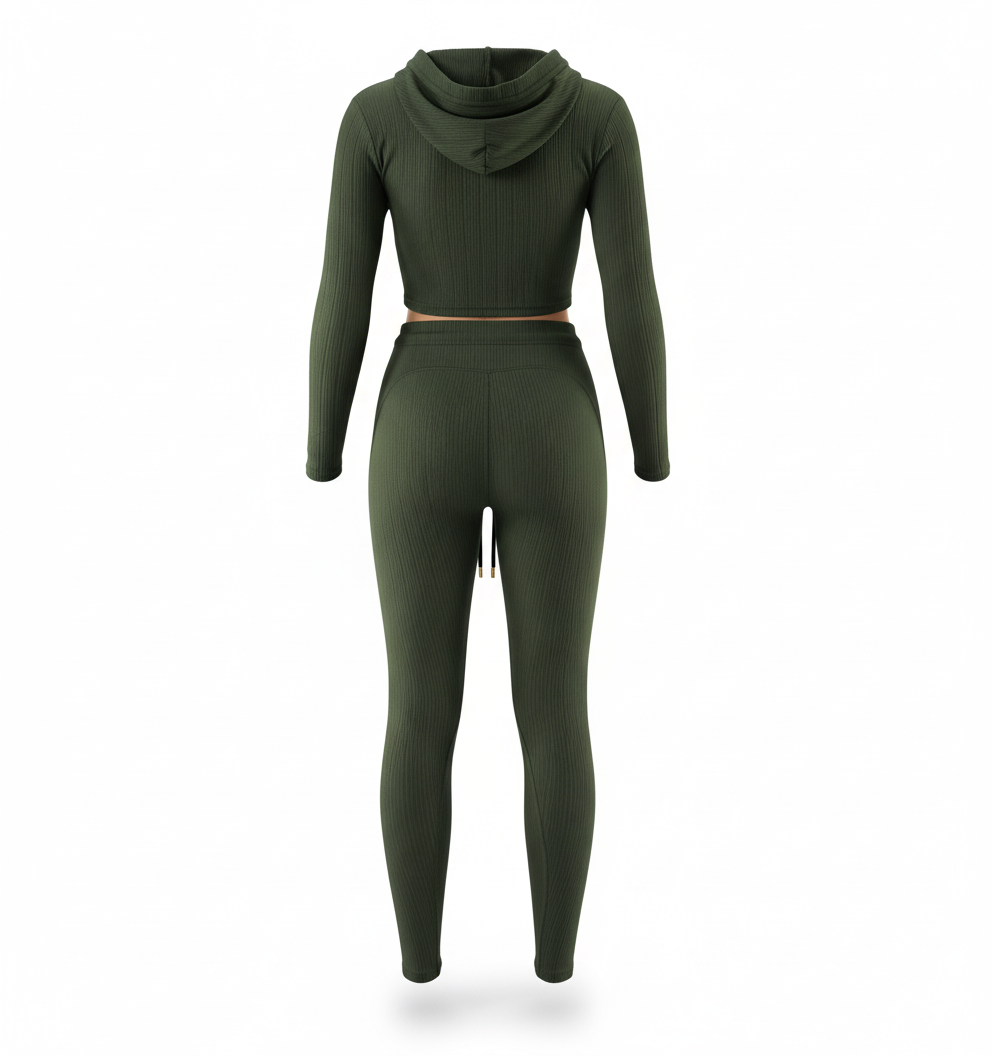 Conjunto deportivo con capucha que estiliza con fuerza visual