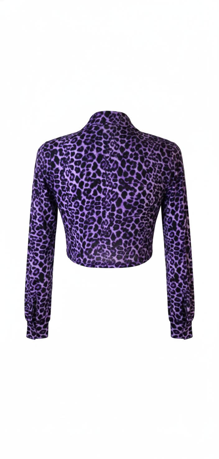 Crop top animal print cruzado que define tu cintura con audacia salvaje