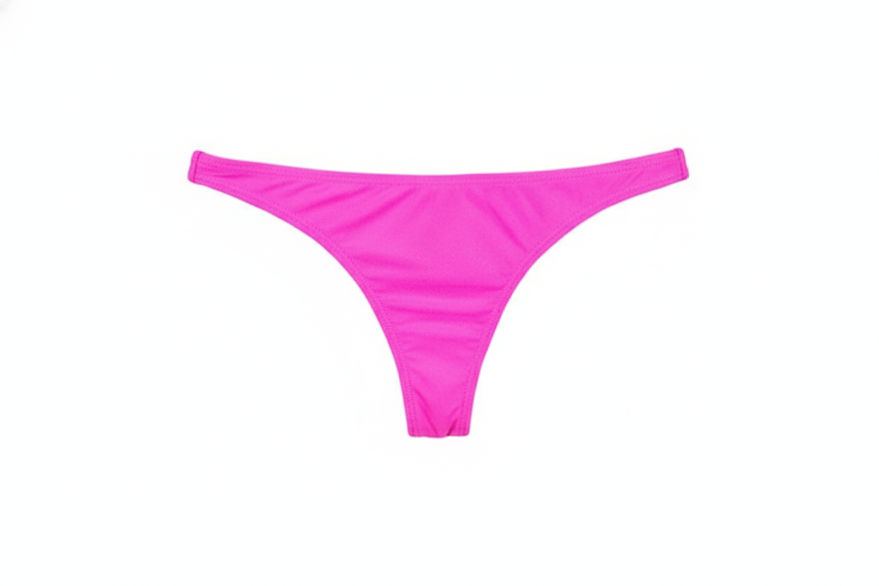 Tanga lisa tipo panty que realza tu figura con sensualidad sutil