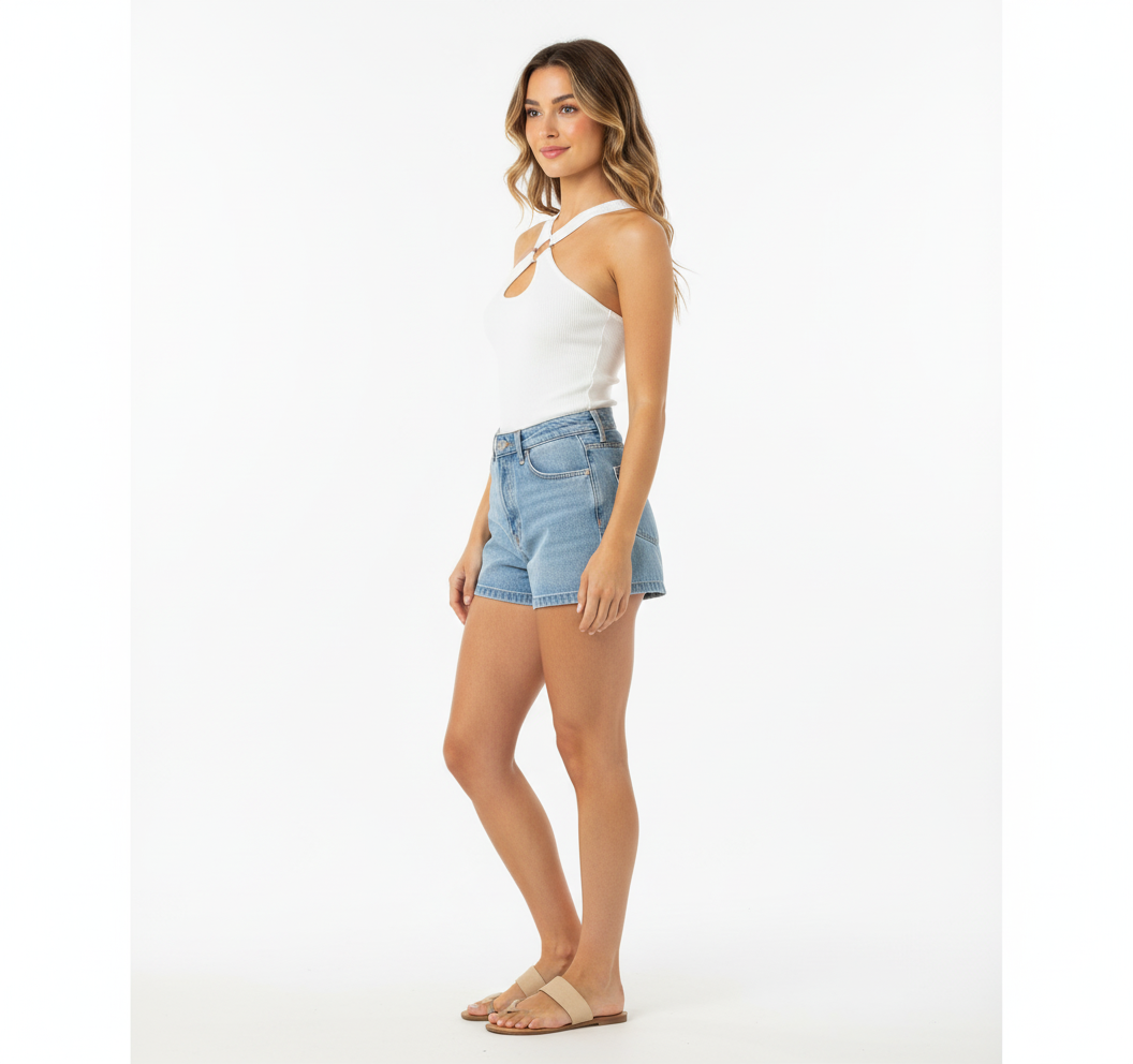 Blusa sin mangas con escote cruzado que destaca tu silueta