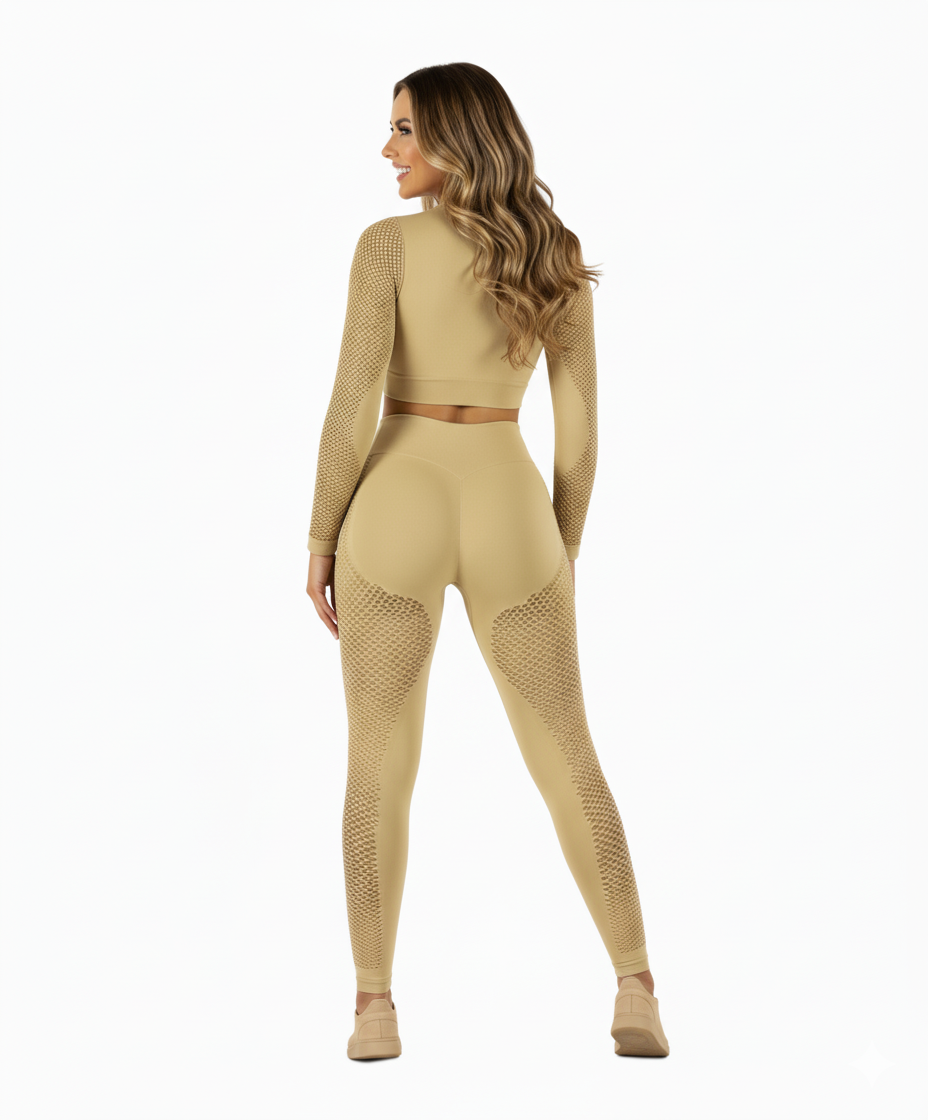 Conjunto deportivo con transparencias que moldea tu figura con estilo