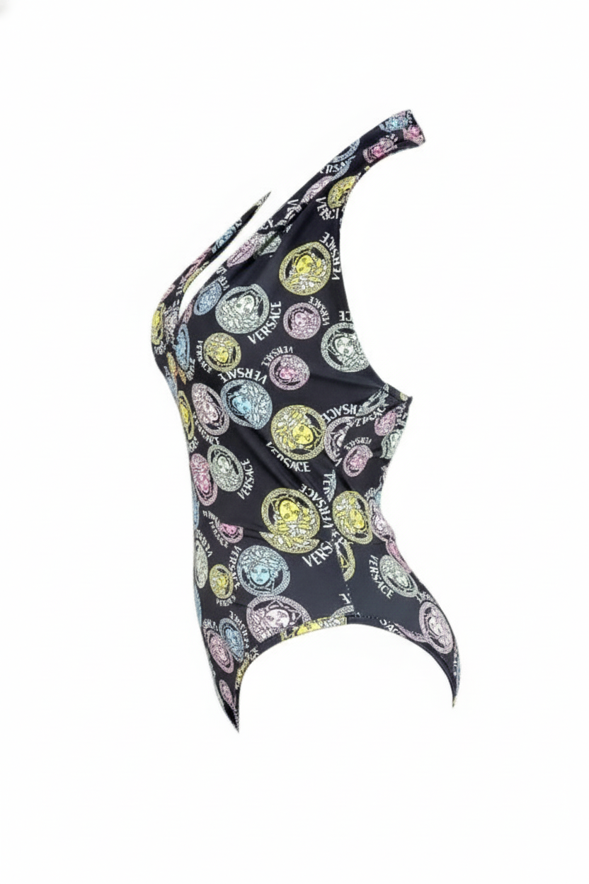 Monobikini con escote profundo y tirantes que estiliza tu figura con sensualidad elegante