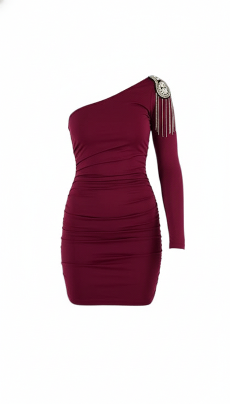 Vestido corto asimétrico con pedrería que resalta tu silueta con glamour seguro