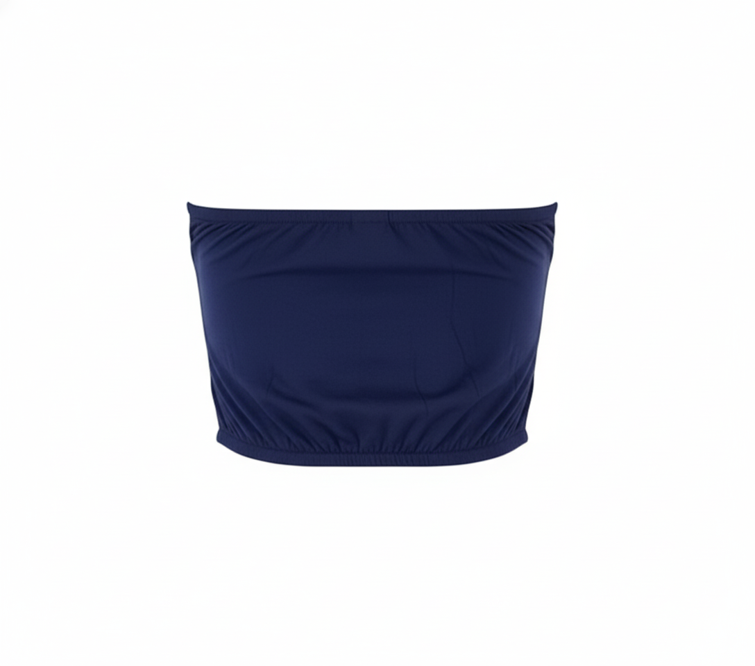 Crop top tipo tubo que resalta hombros con sensualidad minimalista