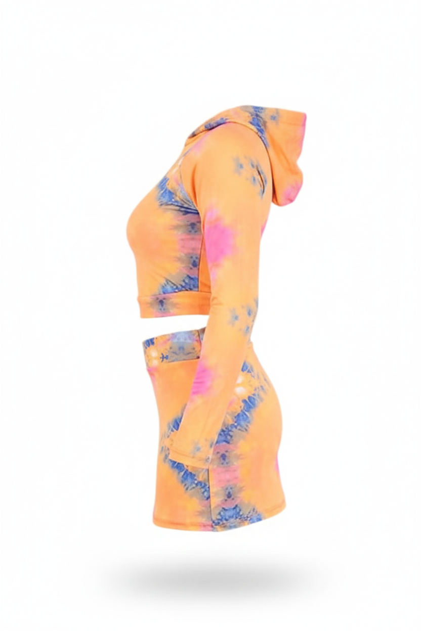Conjunto tie-dye que estiliza con alegría y forma definida