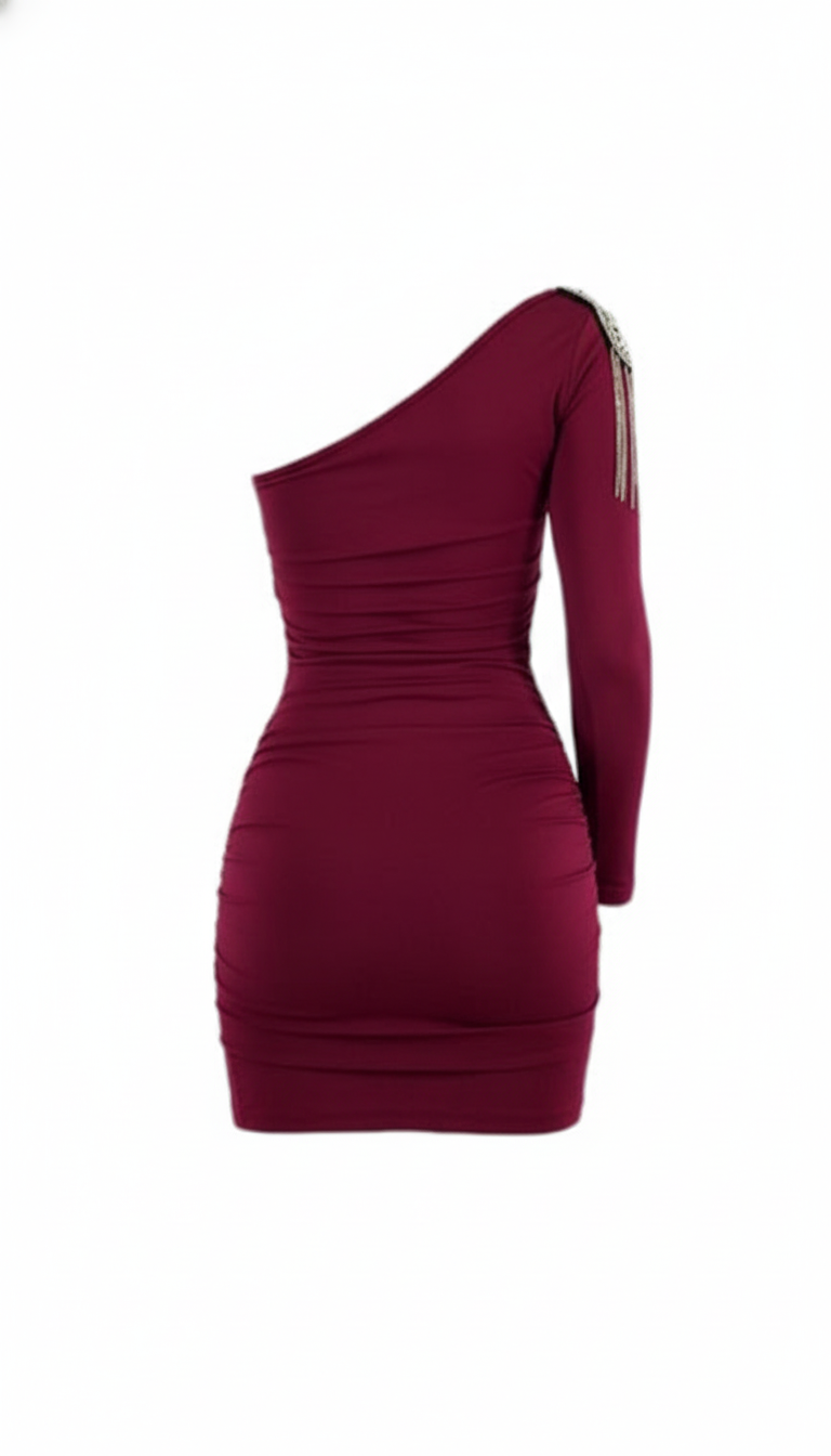 Vestido corto asimétrico con pedrería que resalta tu silueta con glamour seguro