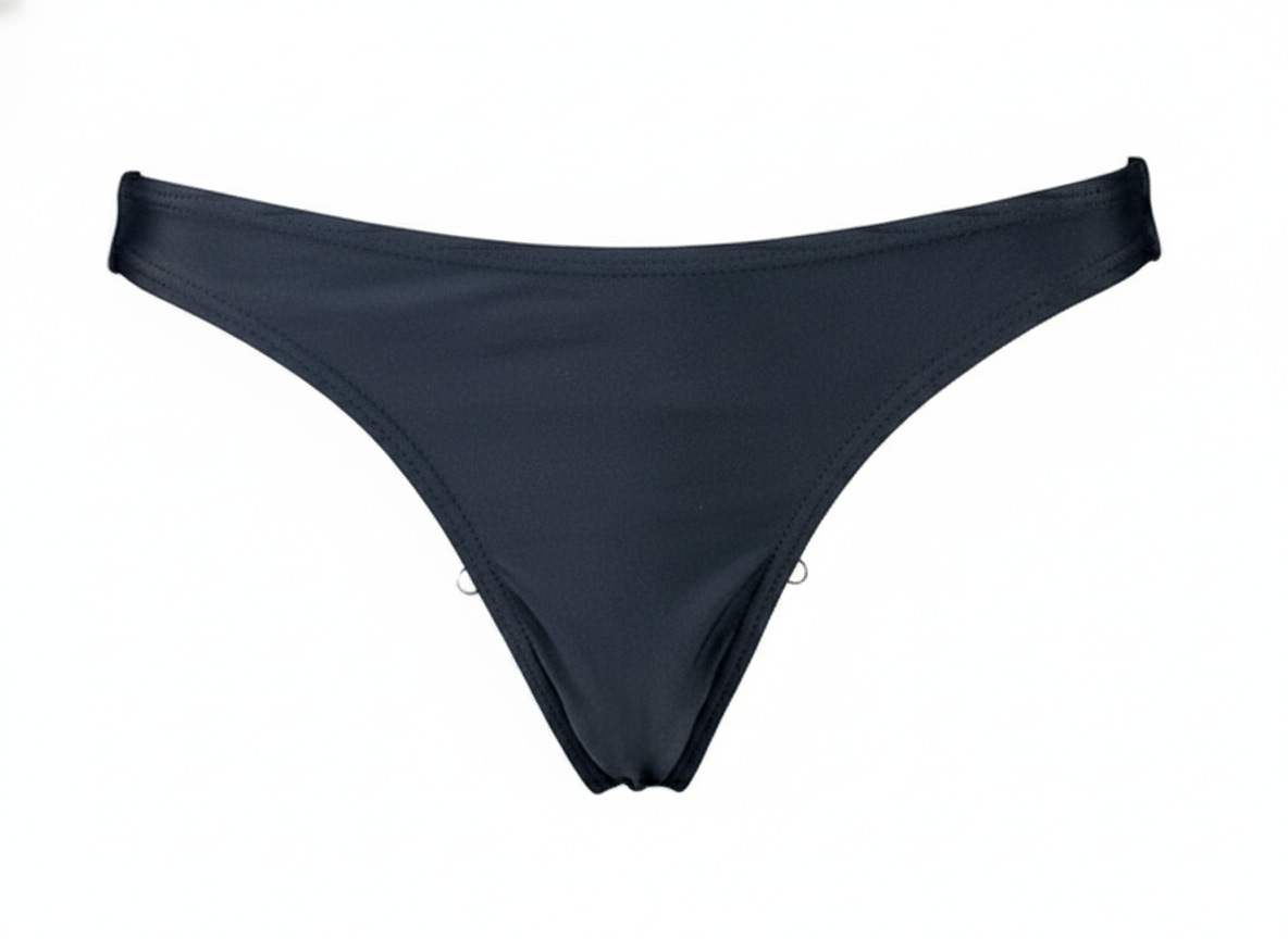 Tanga lisa tipo panty que realza tu figura con sensualidad sutil