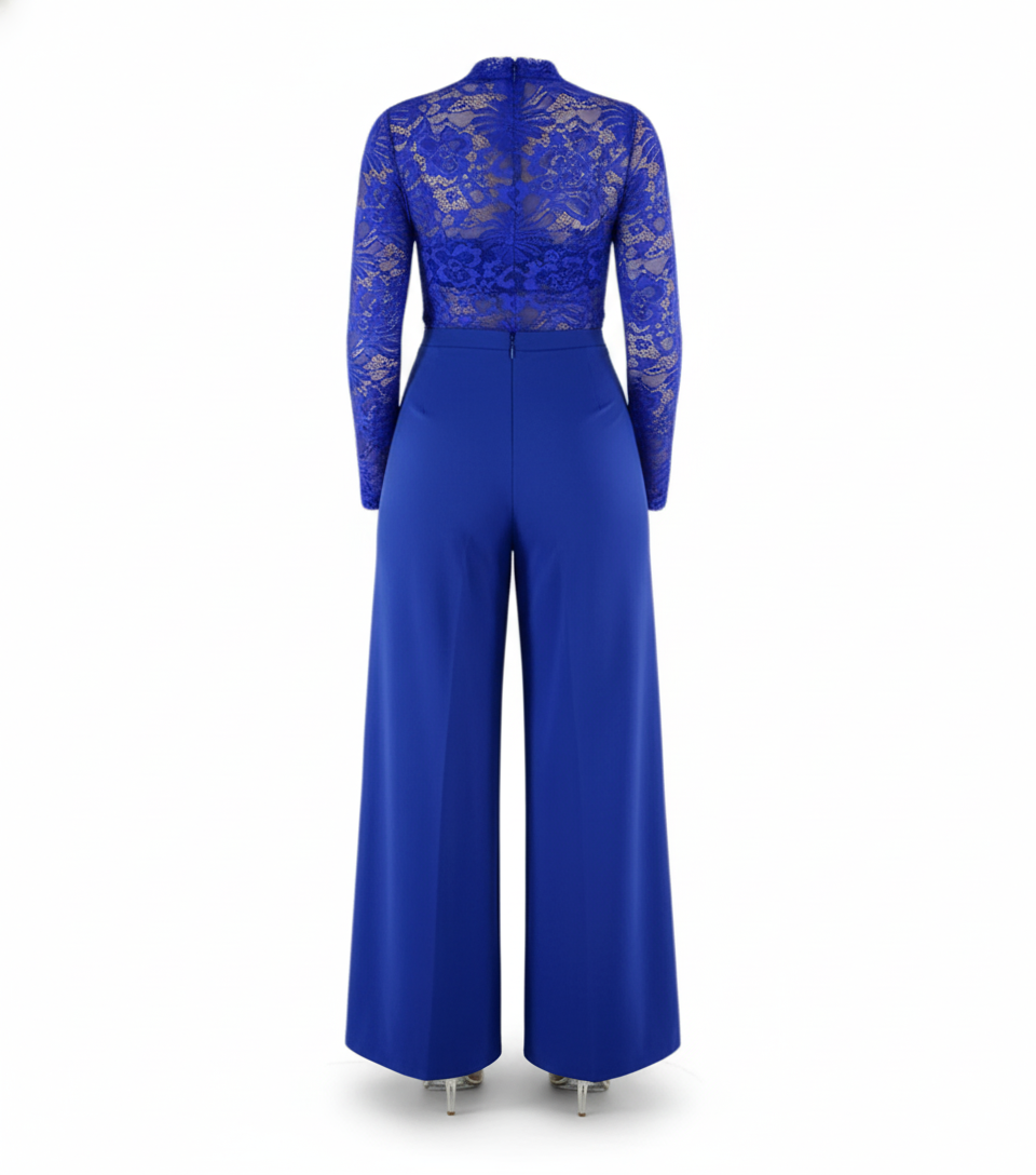 Conjunto pantalón y blusa de encaje que estiliza con delicadeza estructurada