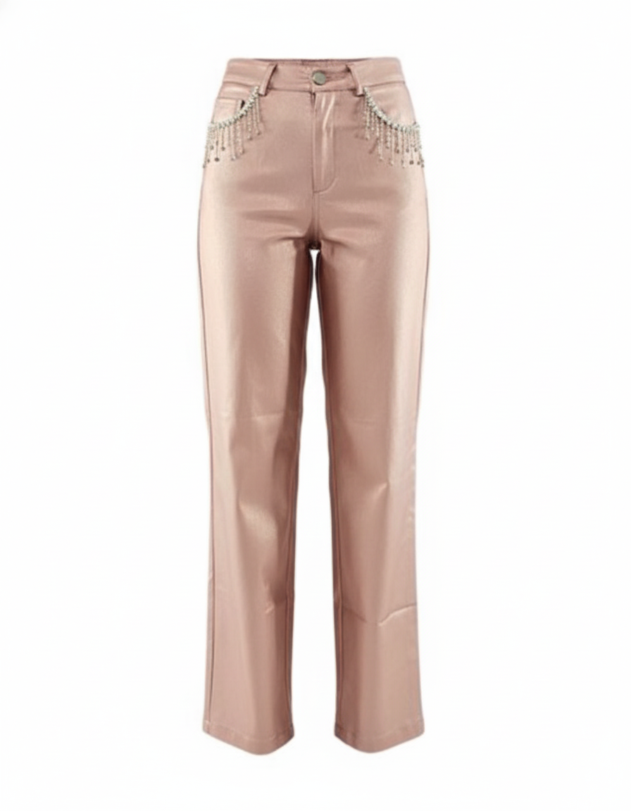 Pantalón recto satinado con brillo sutil y detalle de cadenita