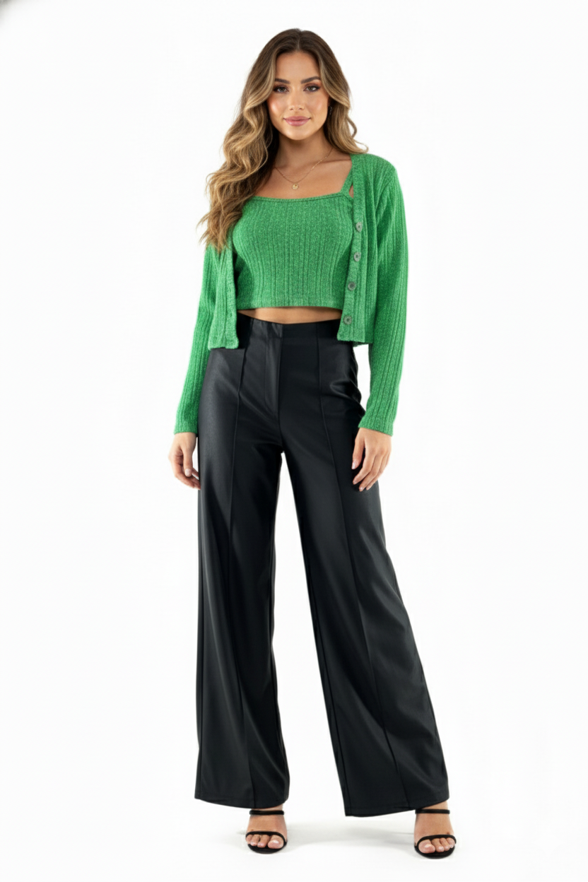 Conjunto acampanado de tres piezas con brillo sutil que estiliza tu silueta