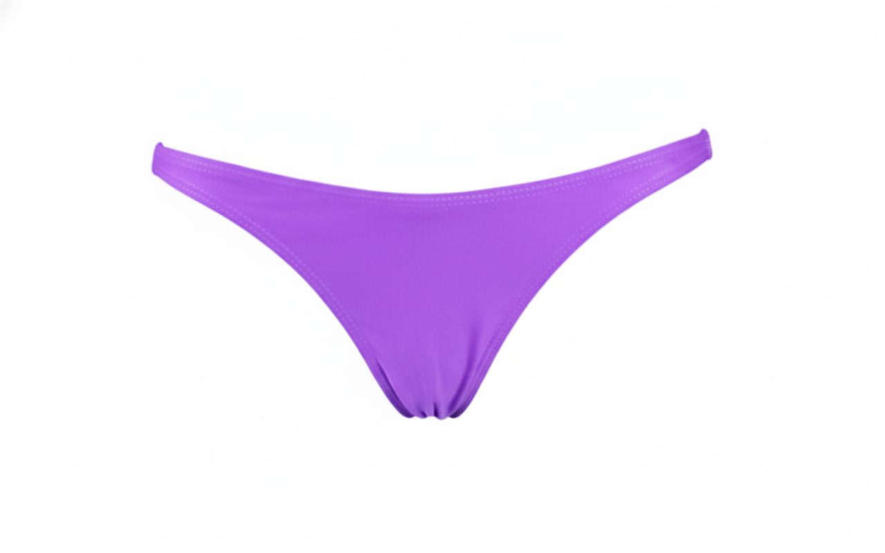 Tanga lisa tipo panty que realza tu figura con sensualidad sutil
