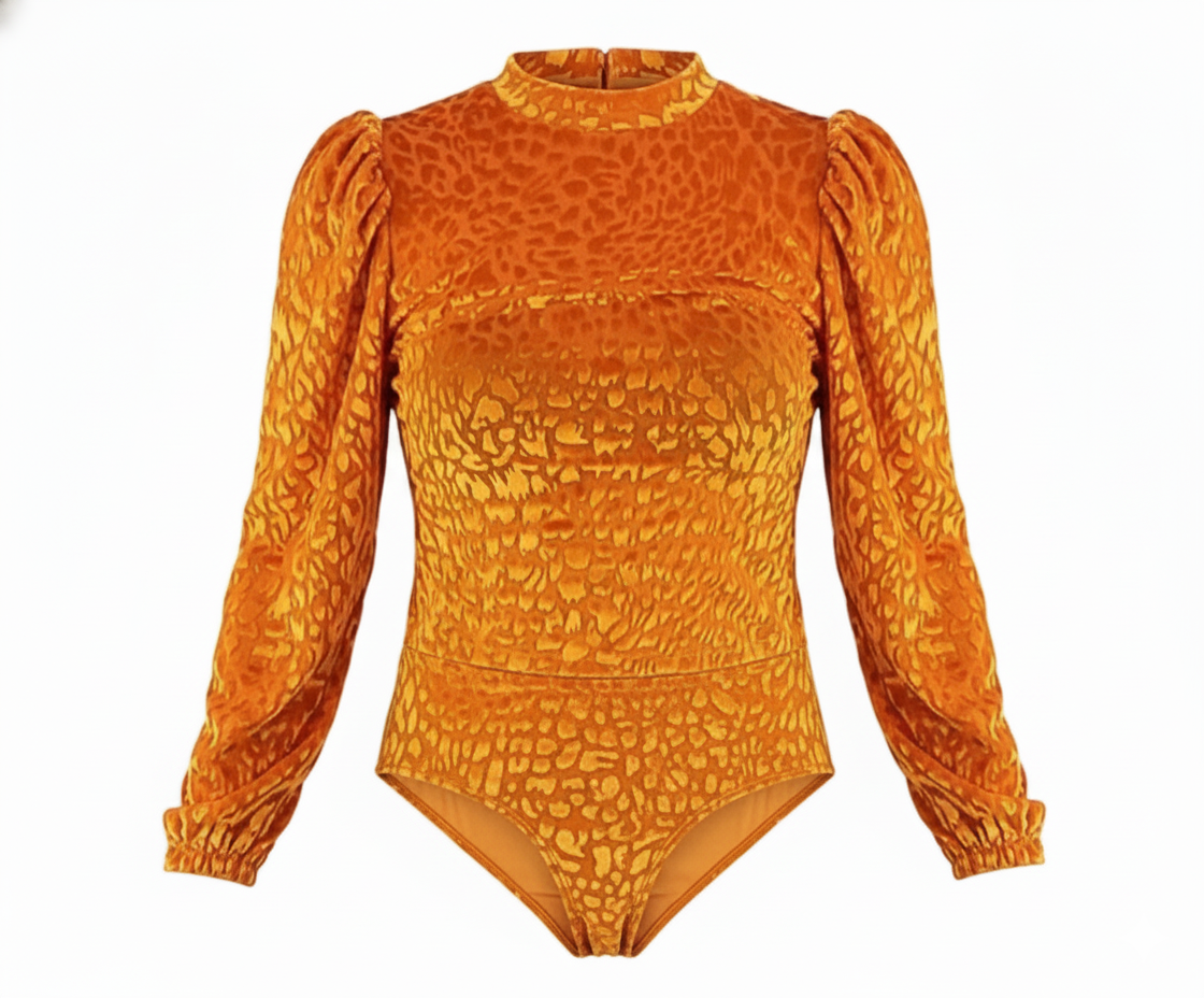 Pantyblusa con textura felina que enmarca tu silueta con sensualidad sutil