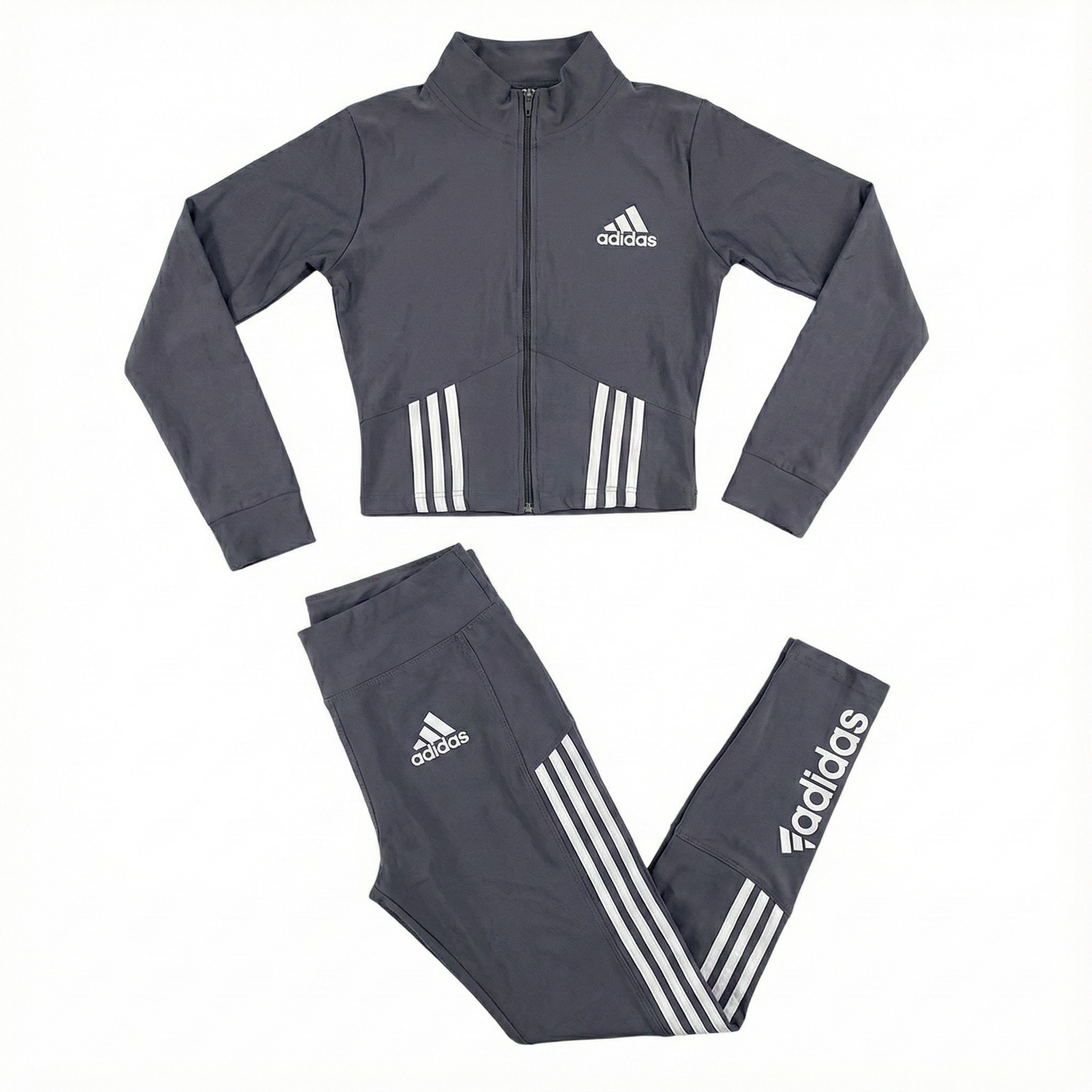 Conjunto deportivo rayado que moldea tu figura con energía y precisión