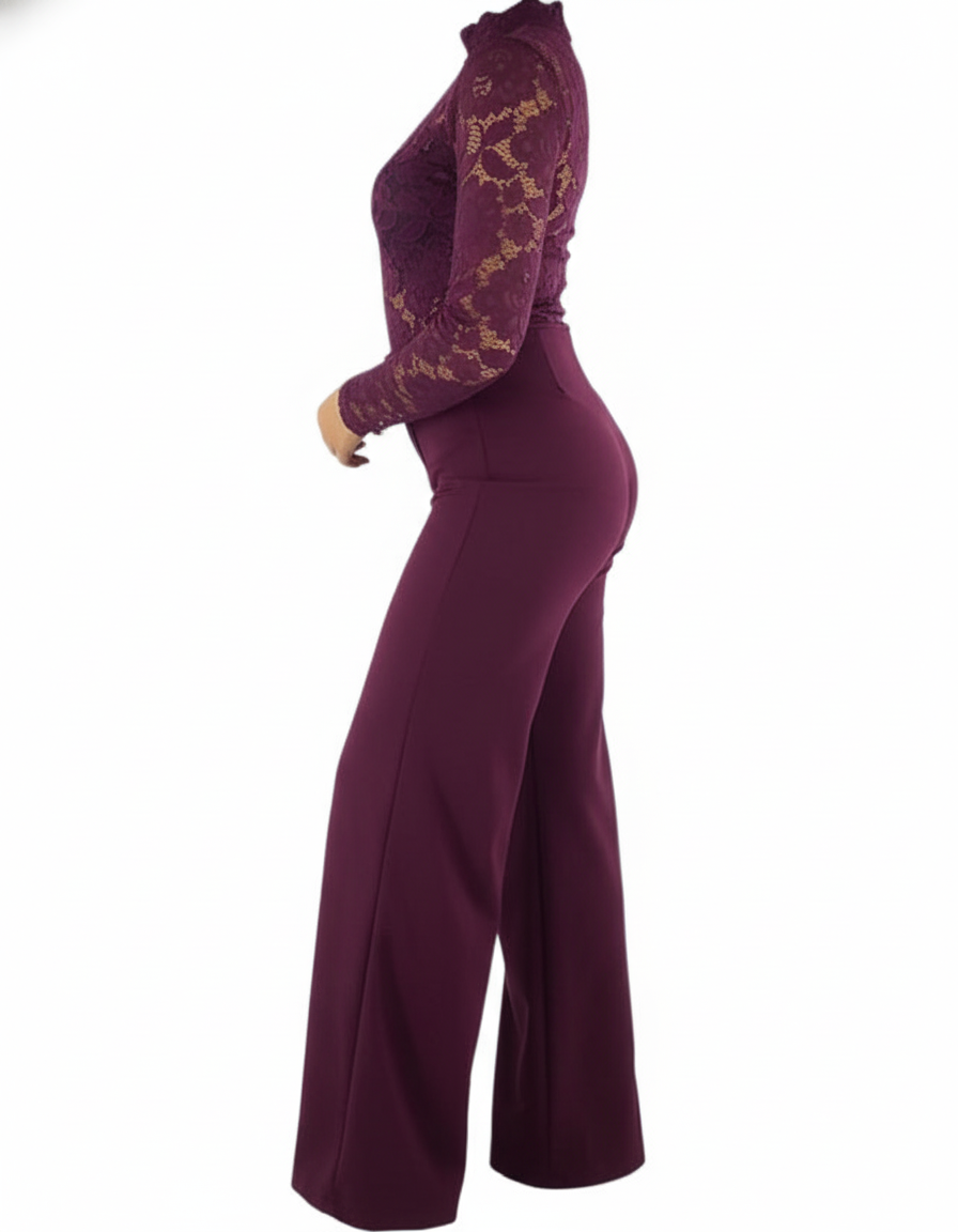 Conjunto pantalón y blusa de encaje que estiliza con delicadeza estructurada