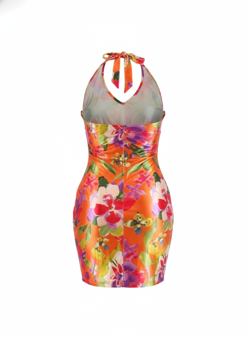 Vestido corto satinado con cuello halter que resalta tu figura con flores vibrantes