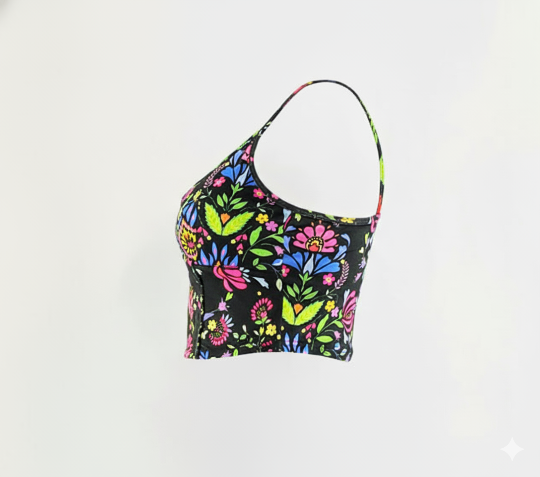 Croptop de tirantes que celebra tu figura con alegría mexicana