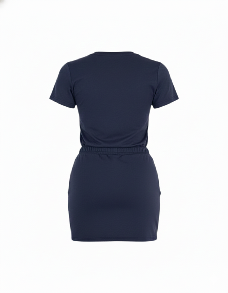 Conjunto deportivo que combina comodidad y estilo urbano con actitud