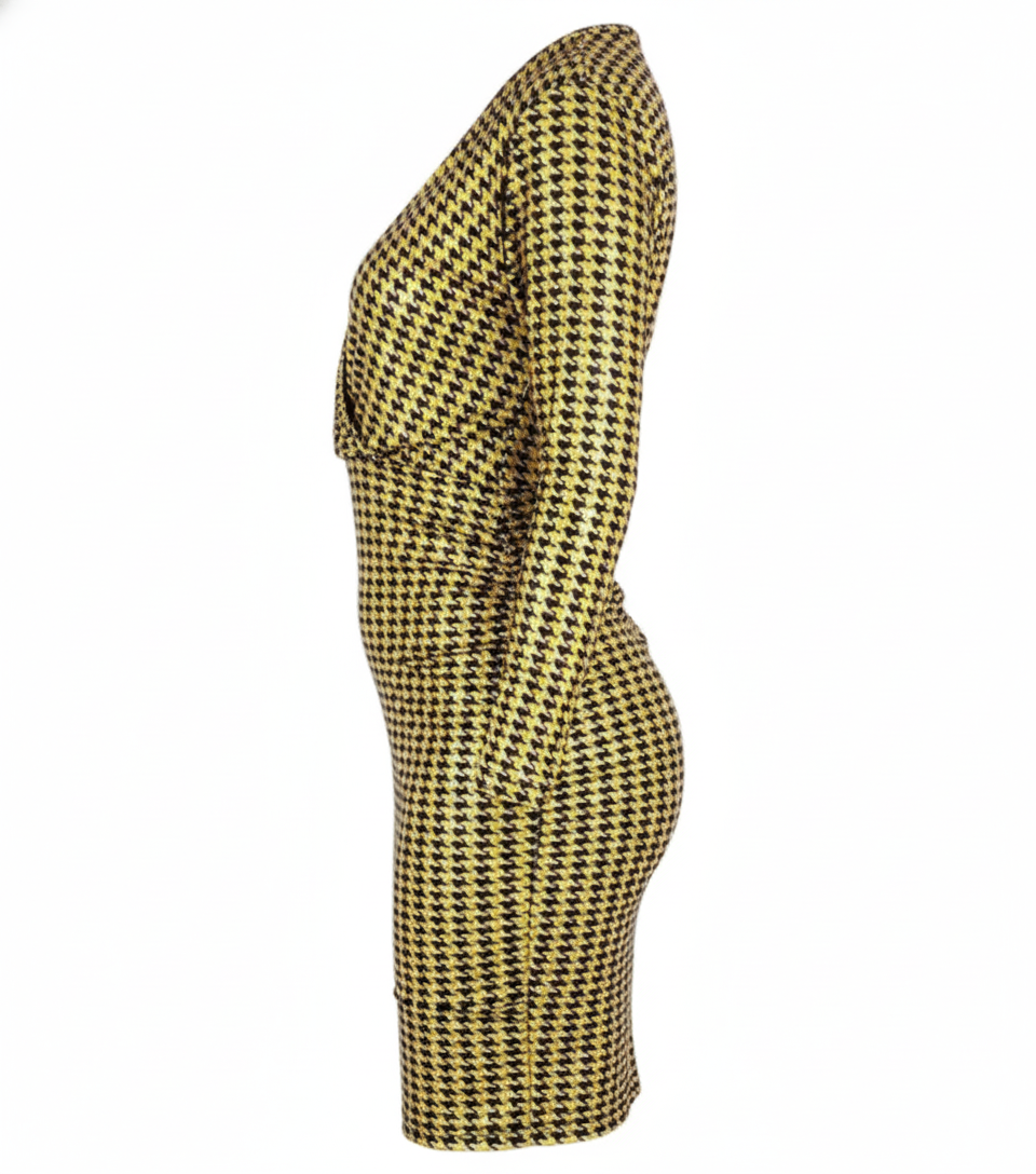 Vestido corto con escote en V que realza tu figura con estampado de alto impacto