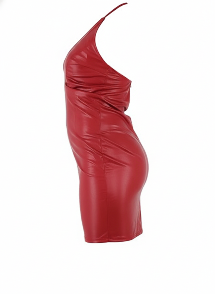 Minivestido vinilado con escote profundo que realza tu silueta