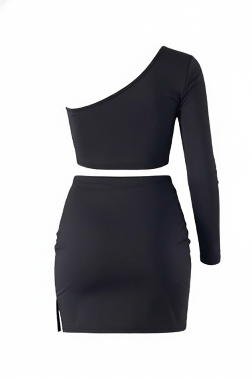 Conjunto asimétrico de impacto que resalta tu silueta con audacia