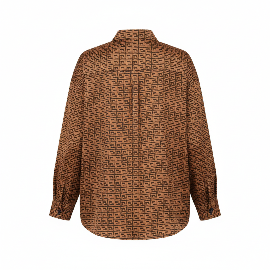 Blusa manga larga satinada con estampado que aporta sofisticación visual