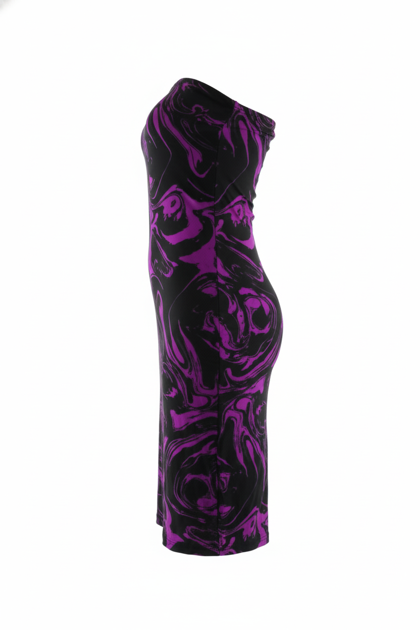 Vestido strapless con ondas que define tu figura con elegancia audaz