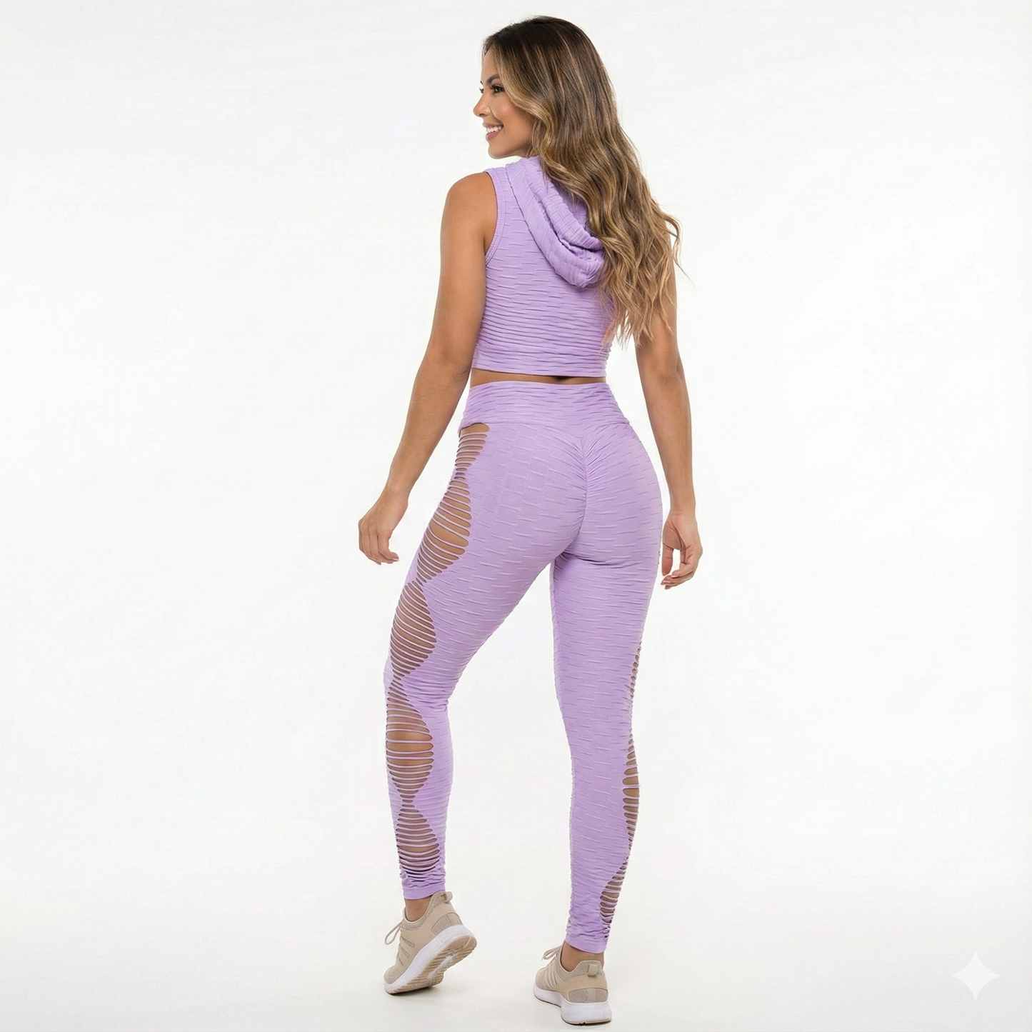 Conjunto deportivo con rombos laterales que estiliza tu figura al moverte