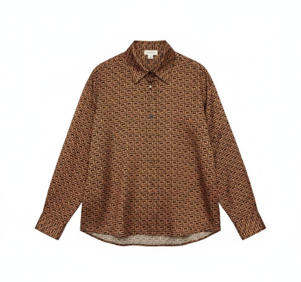 Blusa manga larga satinada con estampado que aporta sofisticación visual